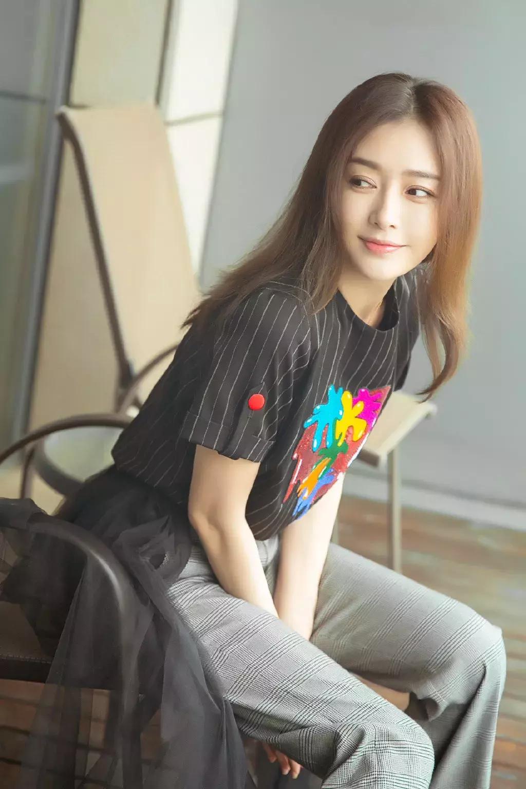 5款显脸小超好看的发型分享,大脸长发适合烫什么样的发型