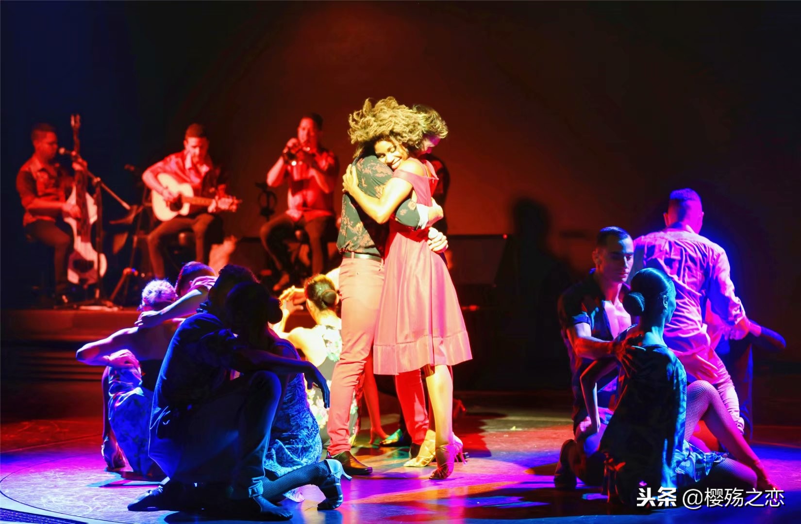 邮轮上好玩吗值得去吗,中国最大的邮轮世界梦号