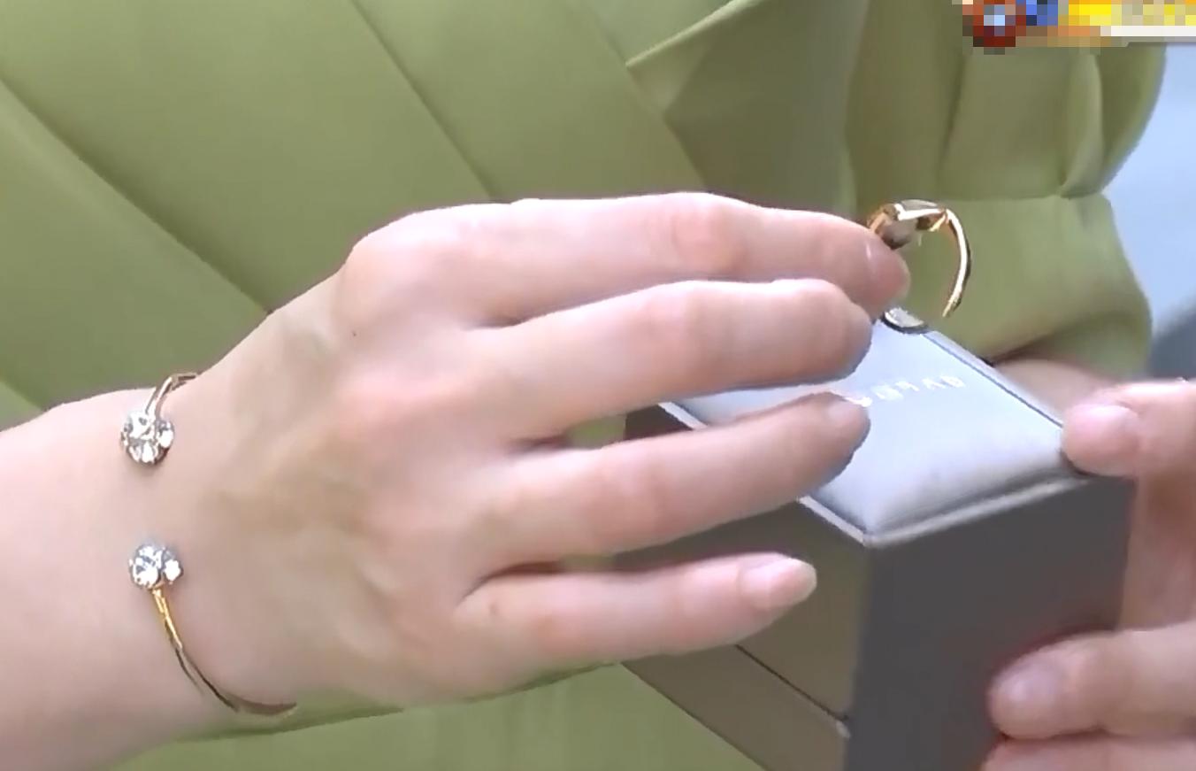 几千块钱买的戒指结果掉了,买的宝石戒指不到一天宝石就掉了