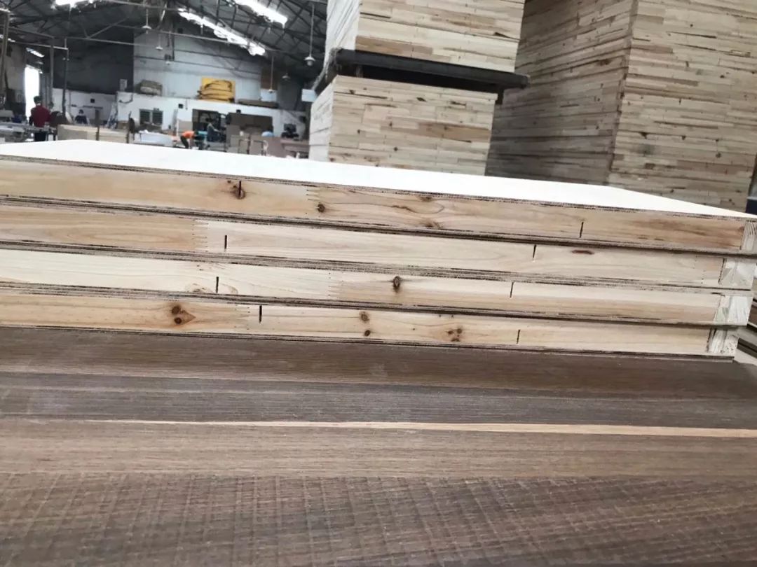 先装门还是先贴壁布呢,先装门还是先贴壁纸