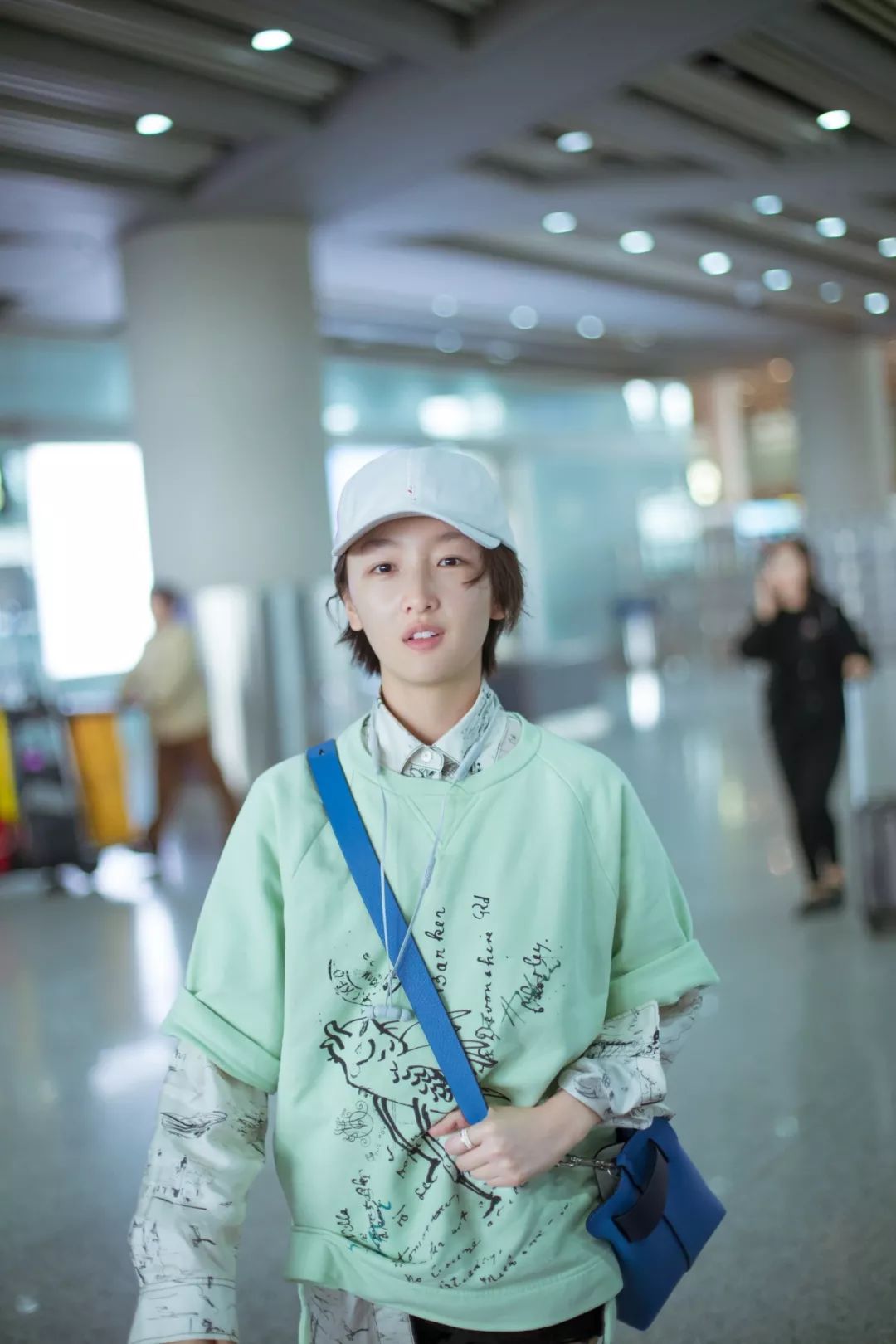 周冬雨变美女,周冬雨变好看了