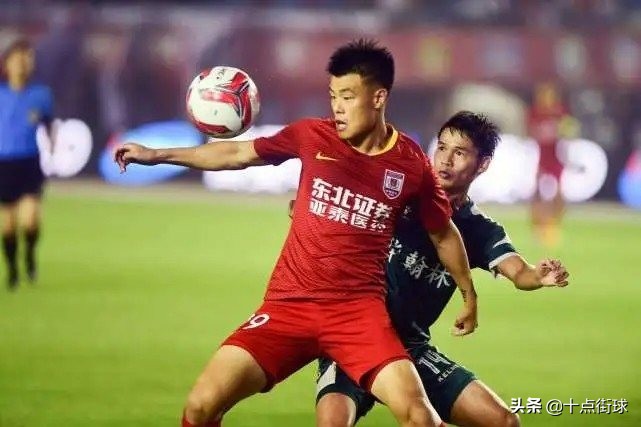 中国中甲职业足球运动员收入,中国足球中超球员年薪