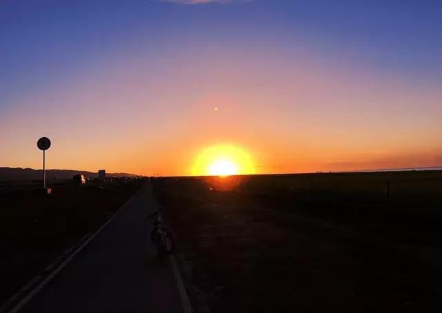 在公路旁随手一拍都是美景,中国有一条公路每一公里都是美景