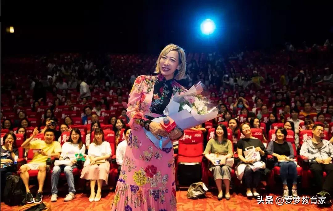 亚洲最狂野女导演，一年出3部新片，半个演艺圈为她站台