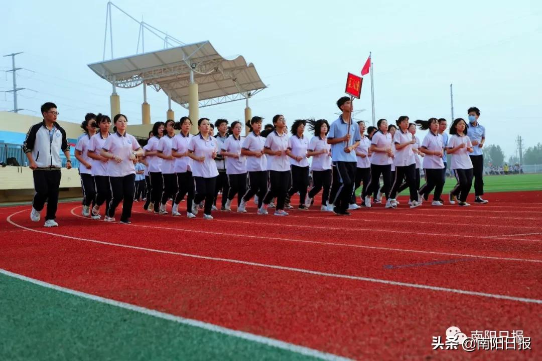 南阳完全中学校长,南阳市第一完全学校东大门图片