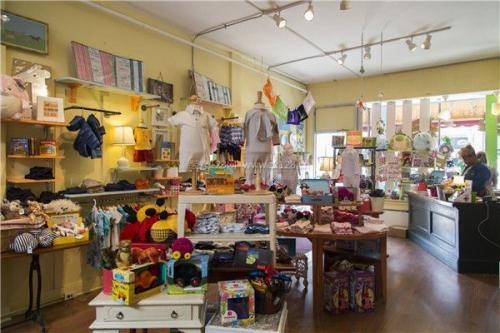 母婴店是加盟好还是自己开好,加盟母婴店需要注意哪些问题