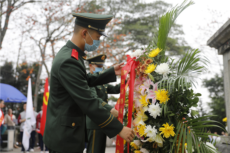 走进烈士陵园缅怀先烈活动,烈士陵园缅怀活动