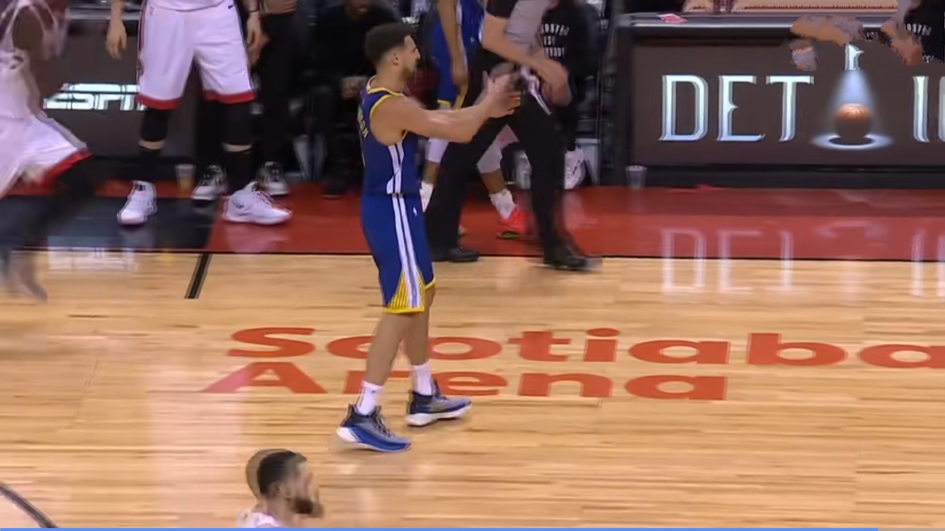 汤普森伤了库里的反应,汤普森腿部肌肉恢复