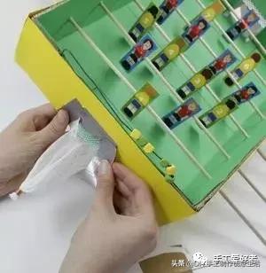 球迷爸爸靠指偶游戏带娃，手工制作的指偶乐趣多