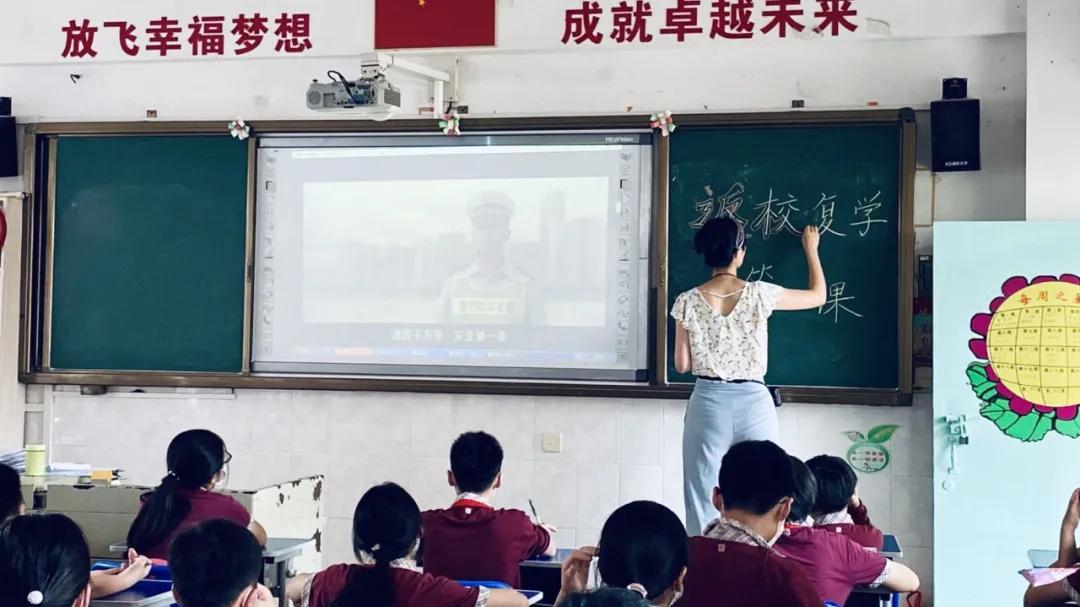 娉洰濂冲ぇ瀛︾敓,濂冲ぇ瀛︾敓缁欏濡堟墦鐢佃瘽鍝垚娉汉