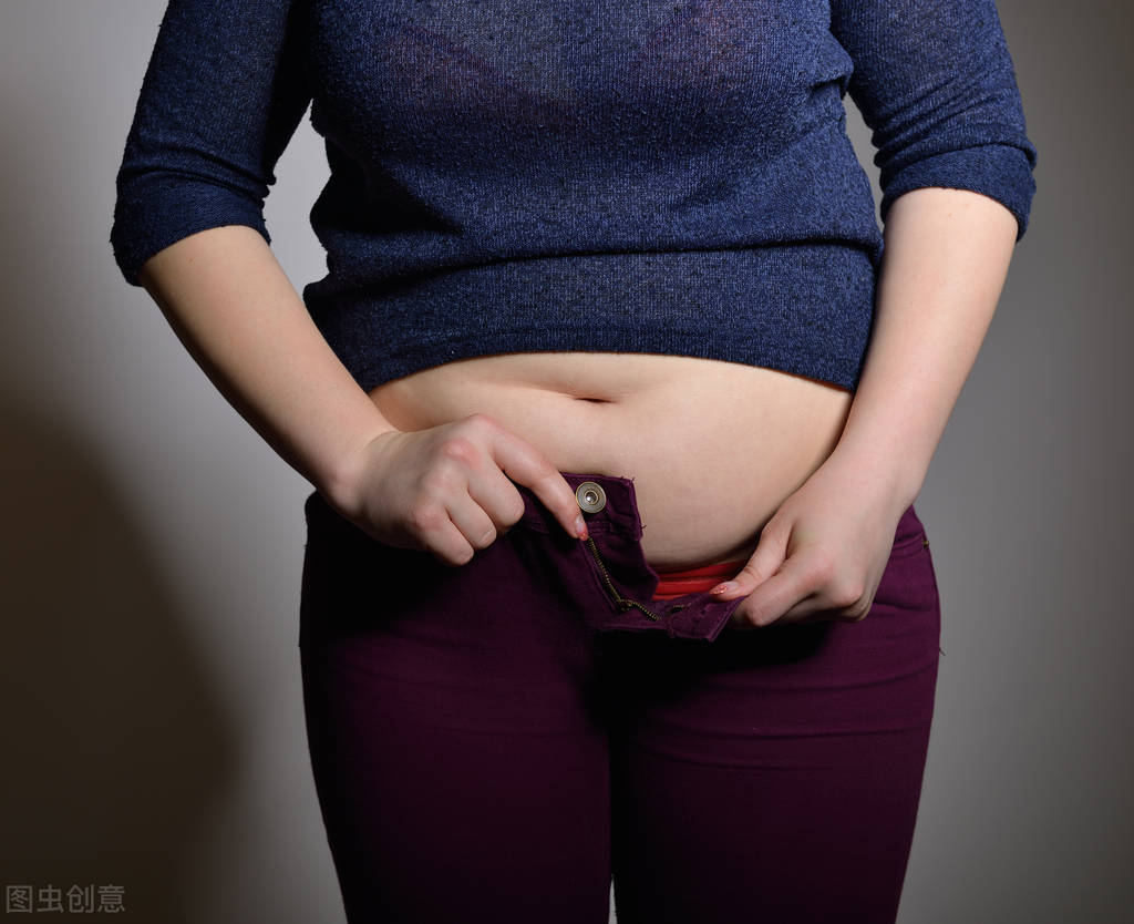 练马甲线的方法虐腹动作,如何练迷人马甲线只需要五个动作