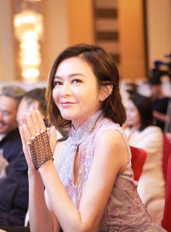 关之琳眼睛什么颜色的眼影,关之琳复古红唇妆