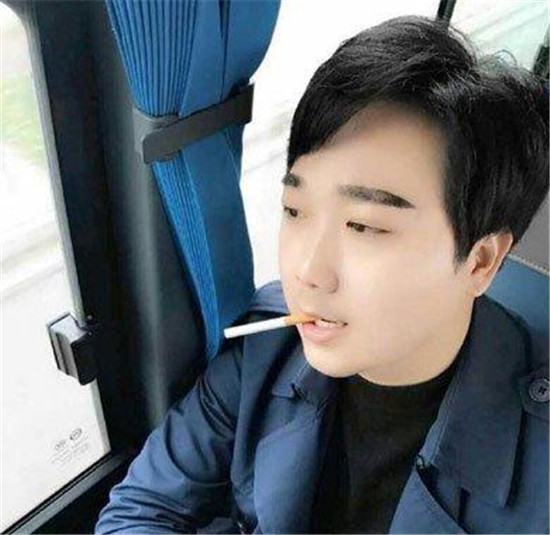 嗨氏在快手直播什么,嗨氏人气遭张大仙碾压