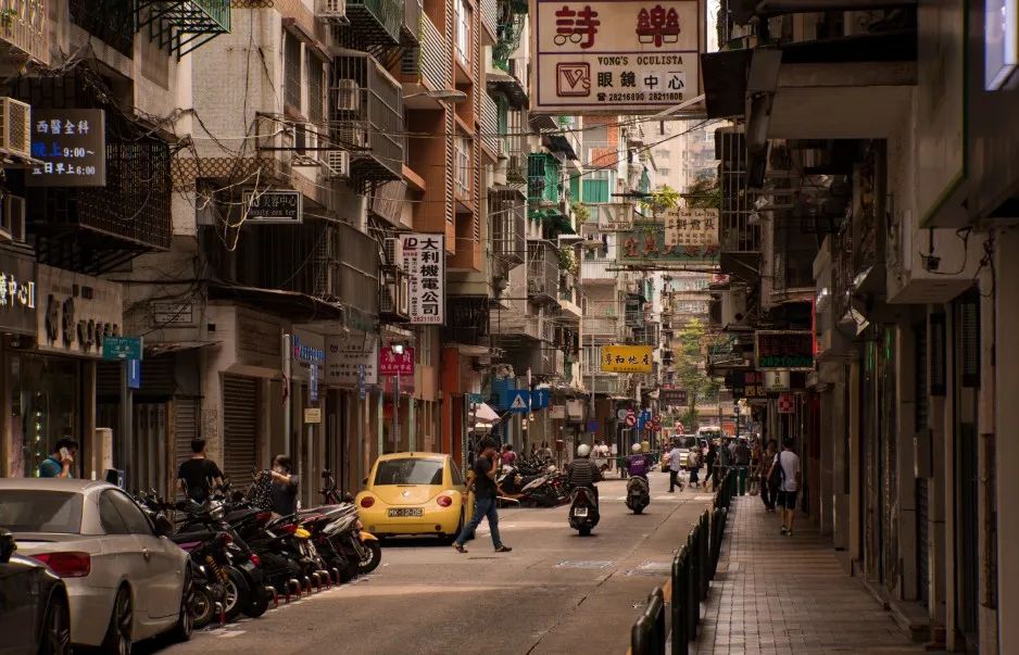 挣钱难存钱才是成年人最大的底气,好好挣钱是成人生活的底气