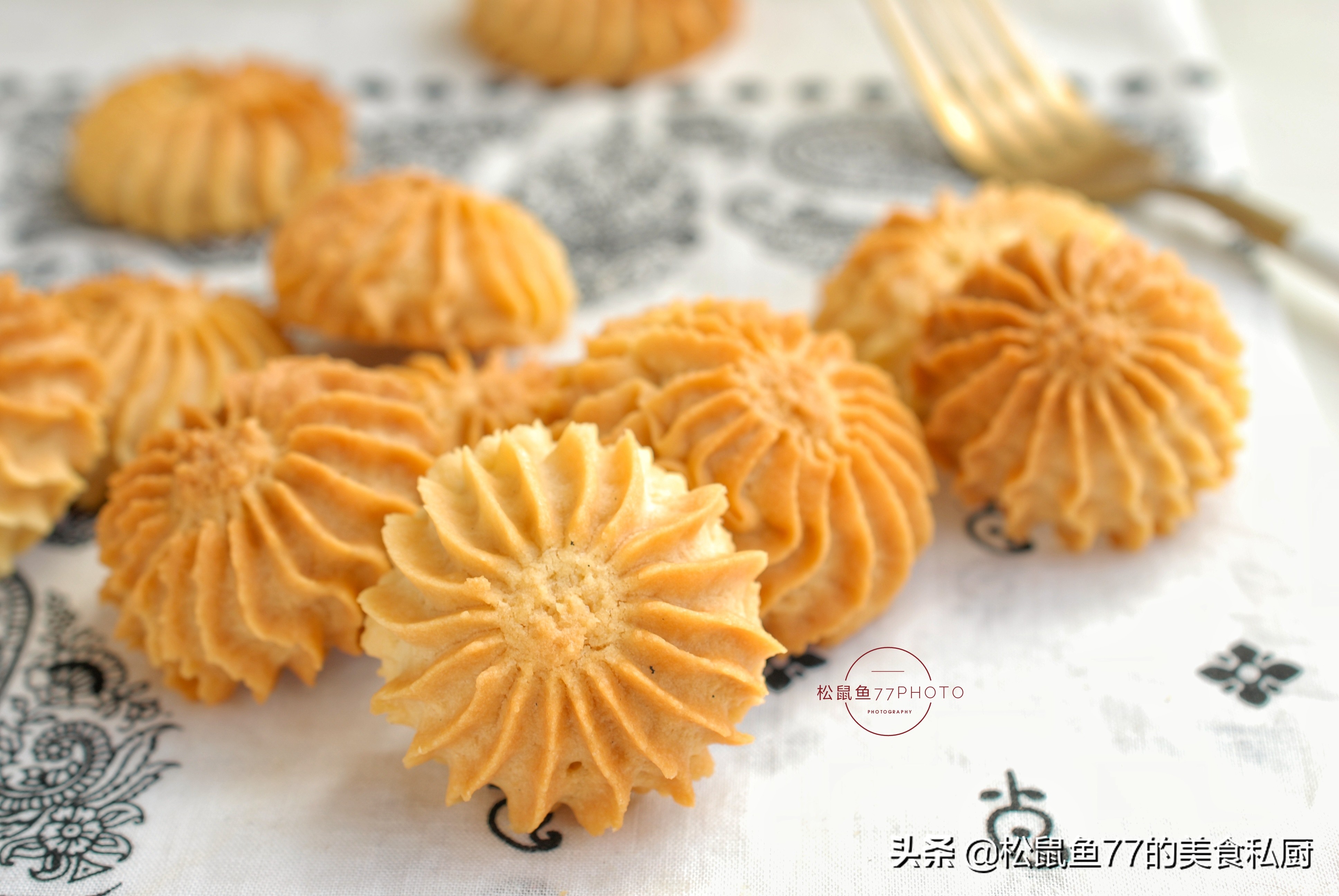 怎么做曲奇又酥又脆,做曲奇饼干酥掉渣的样子