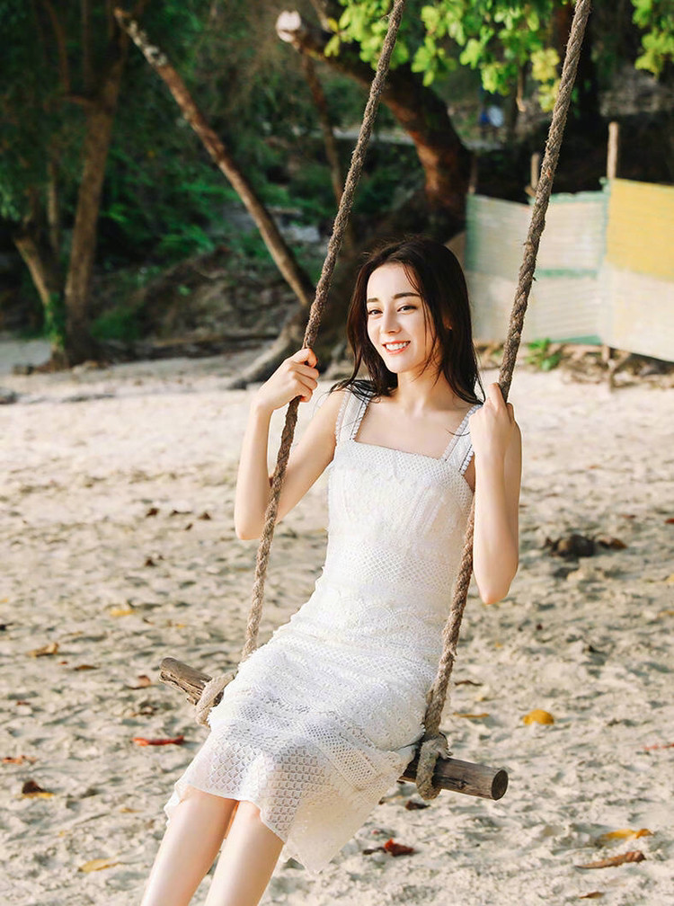 鞠婧祎、吴宣仪、迪丽热巴，你最欣赏谁的*服私**？