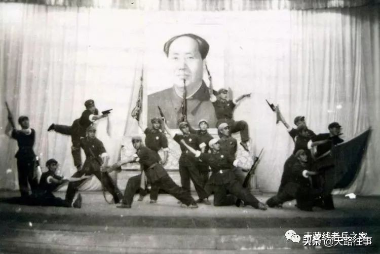 文艺兵跳芳华,文艺兵芳华话剧