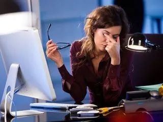 天天看电脑眼睛越来越小怎么办,整天看电脑眼睛很模糊怎么办