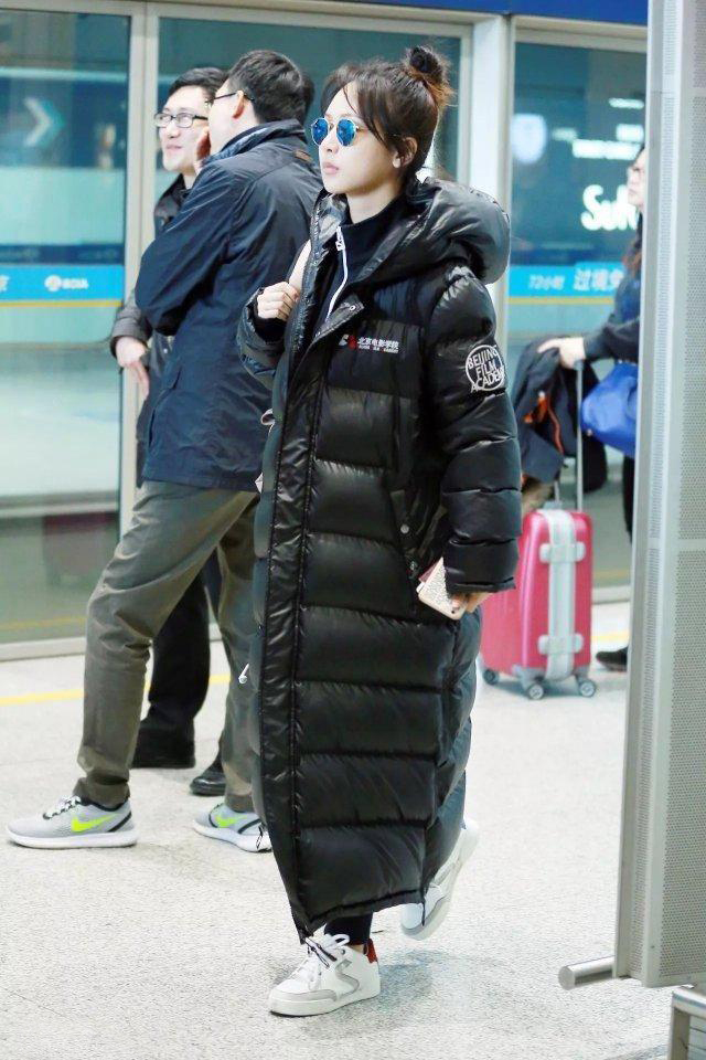 杨紫宋轶,宋轶羽绒服粉色