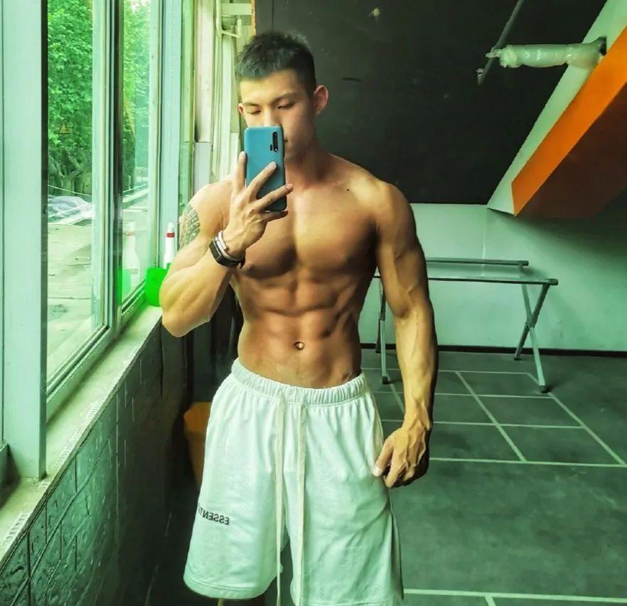 伊之助腹肌照,伊之助让人练腹肌