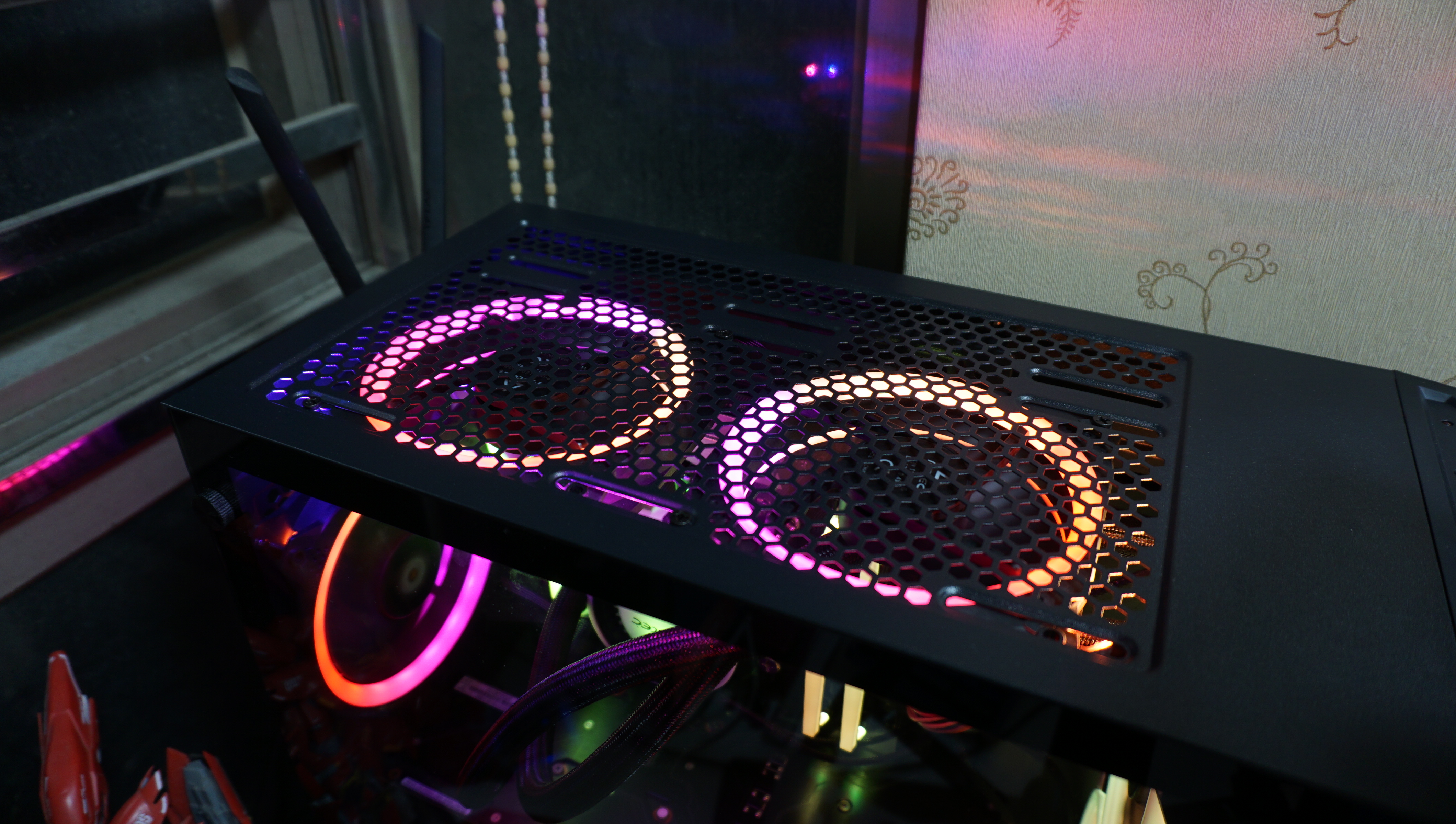 色彩与色彩的碰撞,色与彩