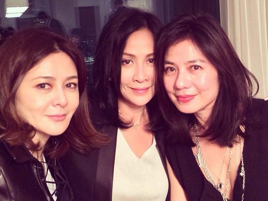 周润发谭咏麟爬山视频,周润发带群星爬山视频