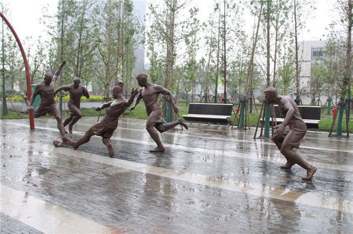 踢足球的好处和功效,踢足球的好处200字