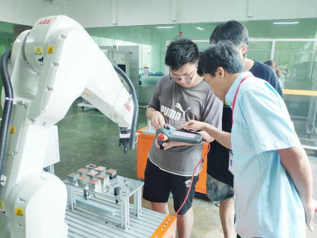 怎样正确选择高职大专院校呢,高职好就业还是大专好就业