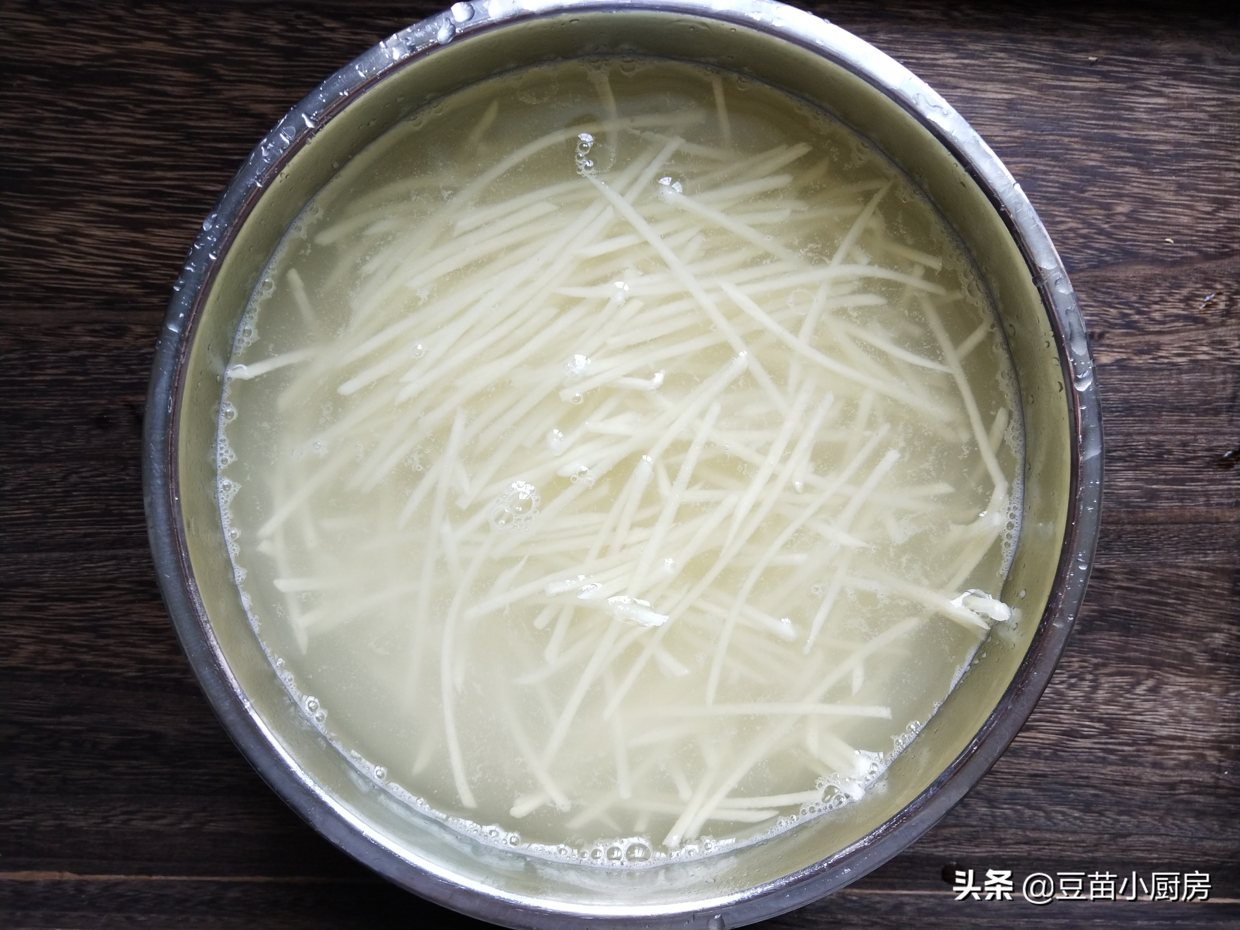 炒土豆丝就糊是怎么回事,炒土豆丝会因为多而不脆