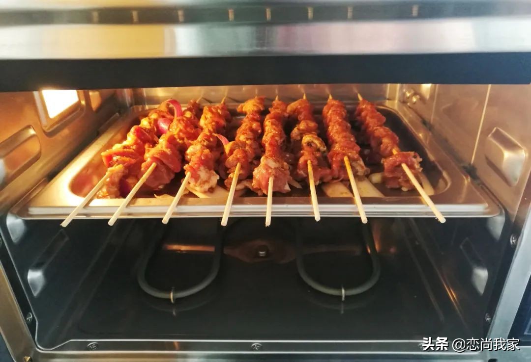 快过年了给家人做什么手工,在家烤羊肉串怎么做没有膻味儿