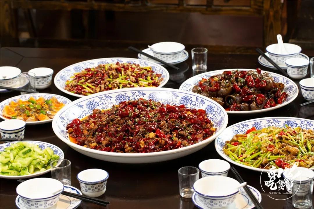 西充南鱼喃醉鸡菜单,南鱼喃醉鸡西充店面积有多大