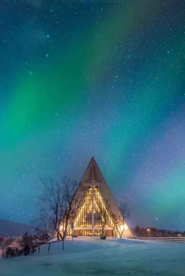 它连续N年被评为全球最宜居国度No.1，此生攒钱也要去！