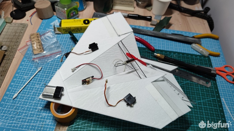 航模飞机制作小学生可飞,航模制作自制超轻载人飞机