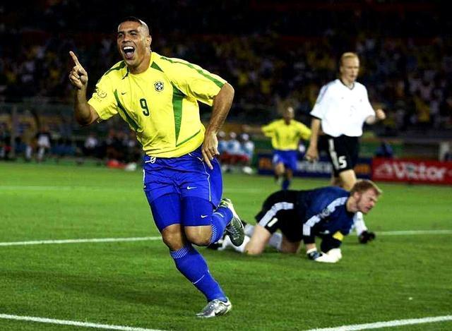 世界足坛十大最强阵容,天下足球十大梦幻三人组