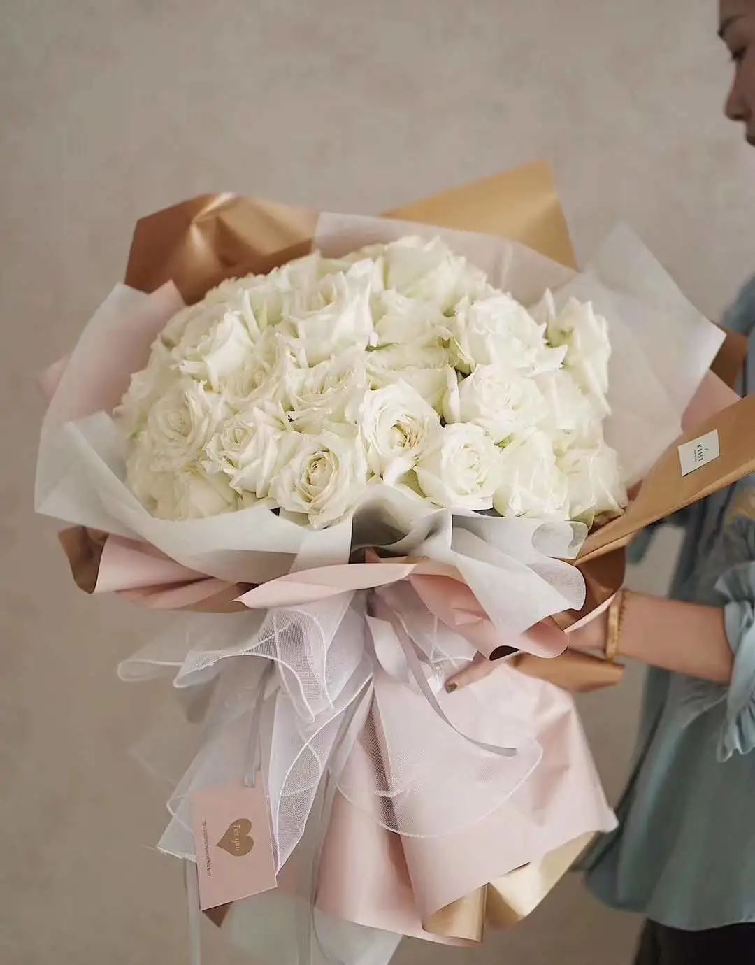 经典玫瑰鲜花,99朵玫瑰花束网红款