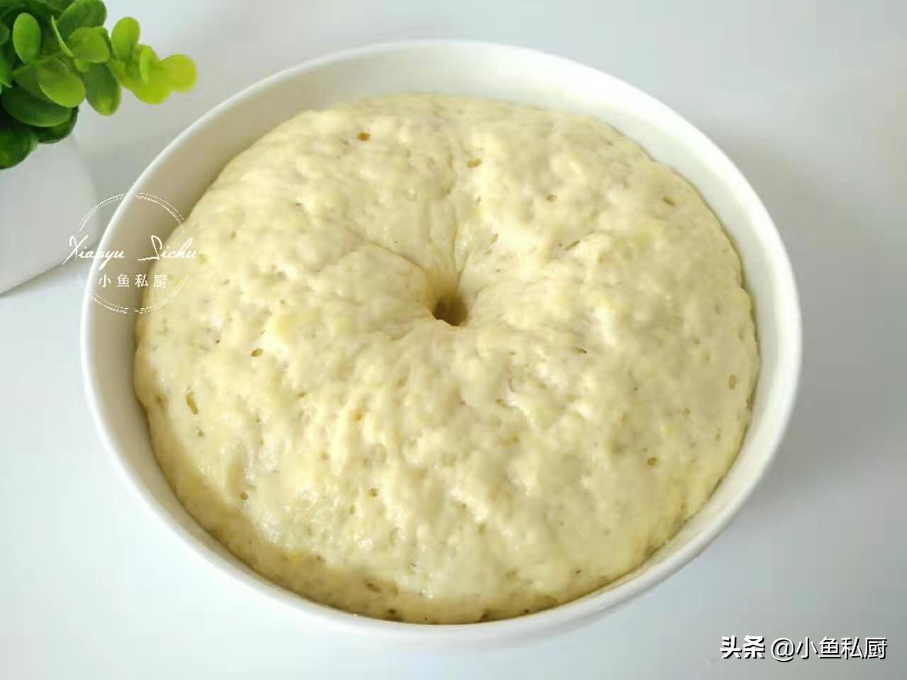 1碗面2个鸡蛋轻松做美味小油条,1碗面粉2个鸡蛋教你在家做油条