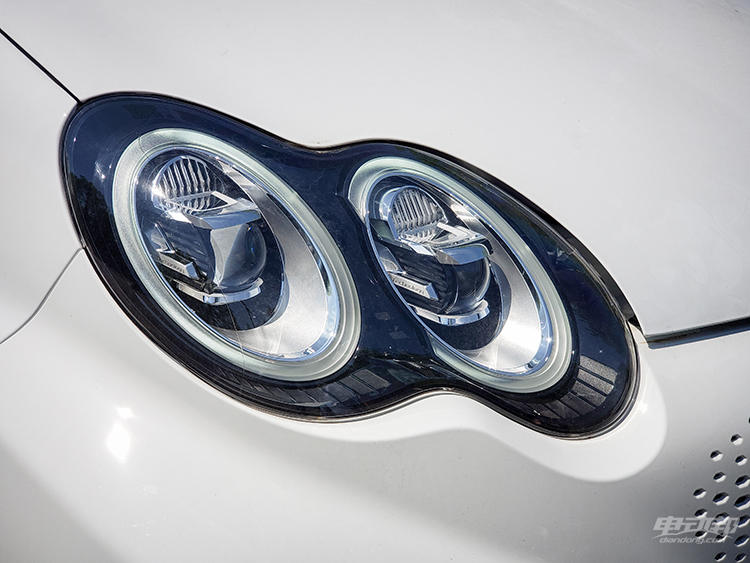 科技与复古并存？短暂体验比亚迪e1感受