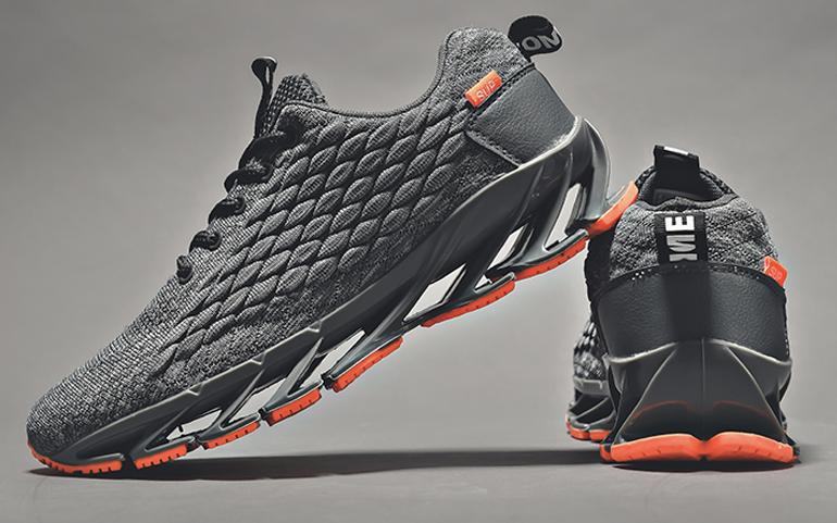 美国阿迪感到了压力！中国战狼刀锋鞋负重前行，国产跑鞋弯道超车