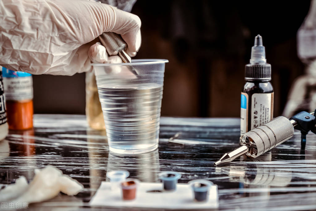 看完还敢纹纹身吗,看完之后你还敢纹眉吗