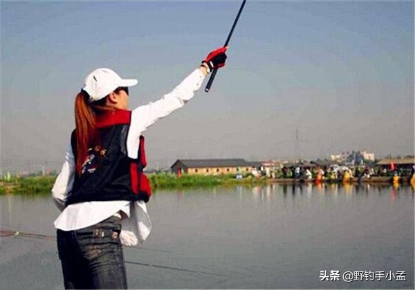 阴雨天钓鱼抛竿技巧图解,野钓大风天怎么抛竿快呢