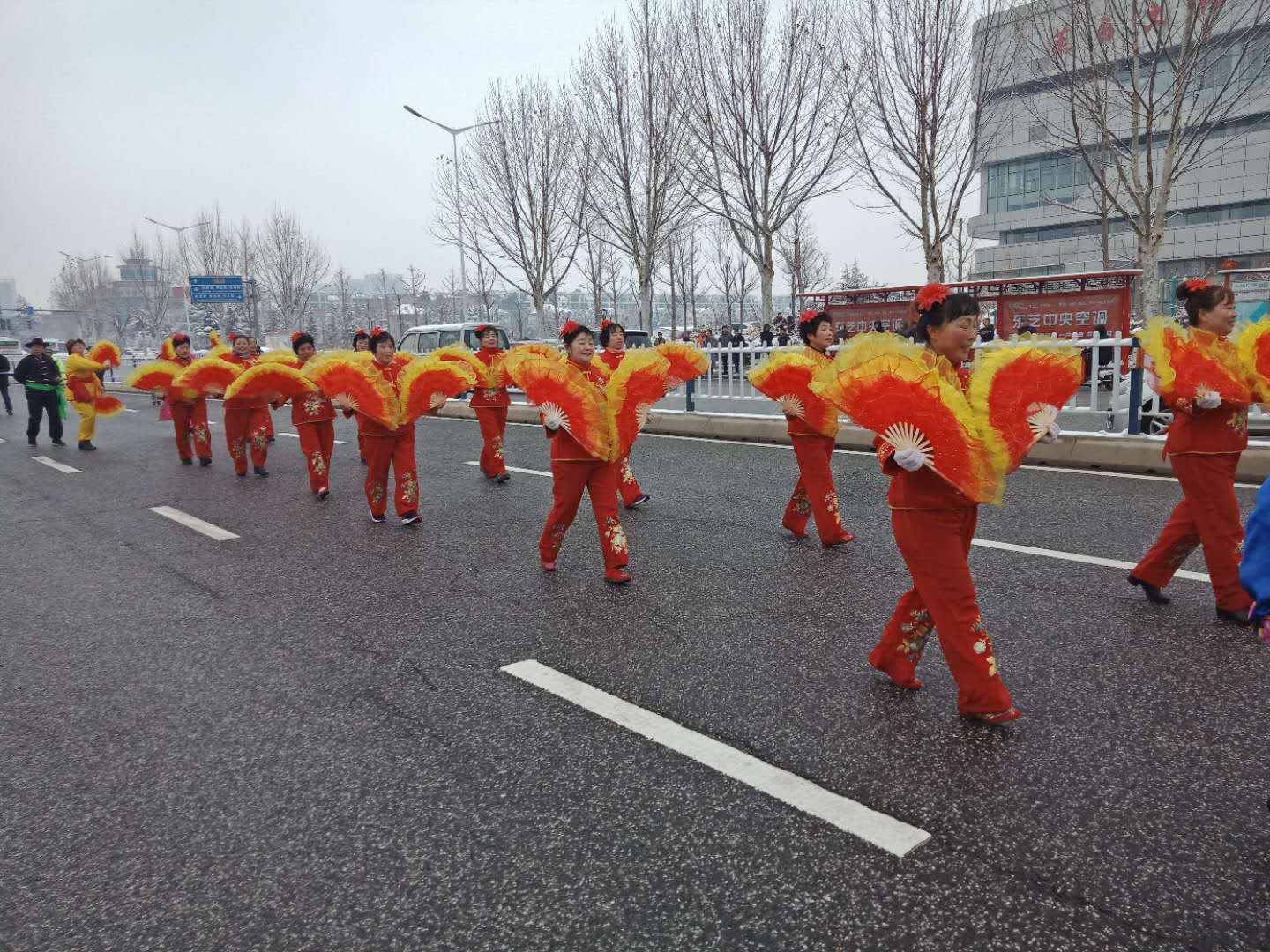 莱西秧歌队闹元宵小伙子,莱西秧歌大赛完整版