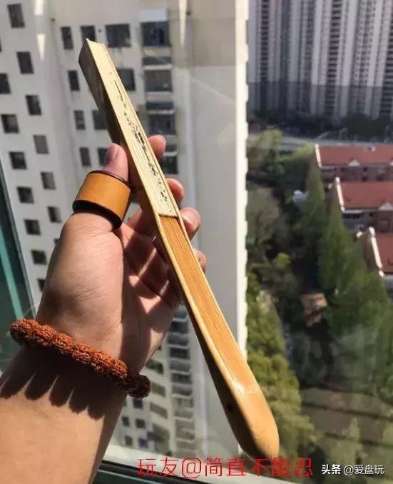 折扇一般在几块钱内,30的折扇和上百的折扇的区别