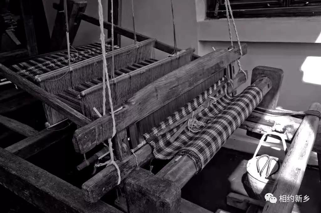 时代潮·忆新乡（百年变迁）：粗布衣、的确良、文化衫、牛仔裤，你最爱的青春记忆是哪样？