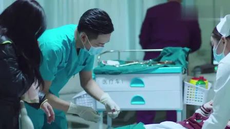 宝宝不小心误食了干燥剂该怎么办,宝宝误吃了一点透明的干燥剂