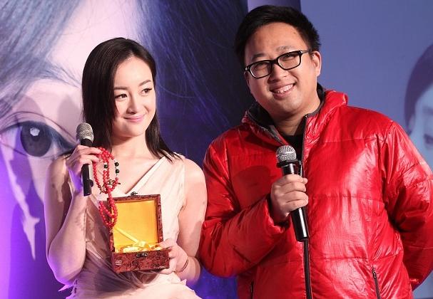 2013年“鳌拜”沈泰在咖啡厅暴打于正:为什么这么对我,你个变态