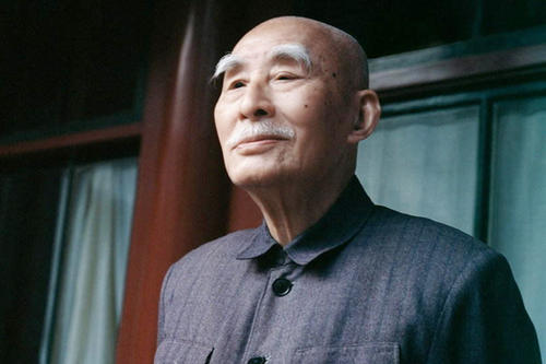 爸爸辞职陪厌学儿子自驾游中国,14岁少年辍学父亲辞职陪伴