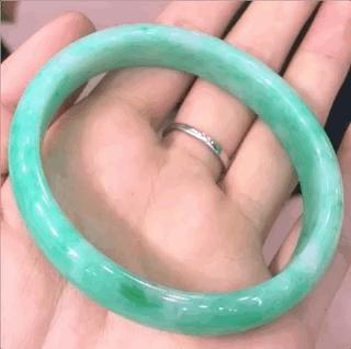 买翡翠原石怎么弄成成品,500块的翡翠网购