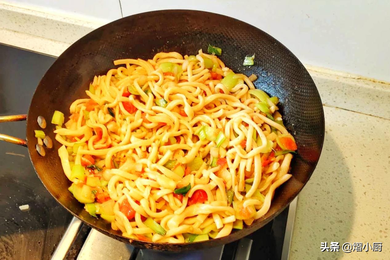 教你做好吃的炒面，方法简单，只要把握这一步，面Q弹味道鲜美
