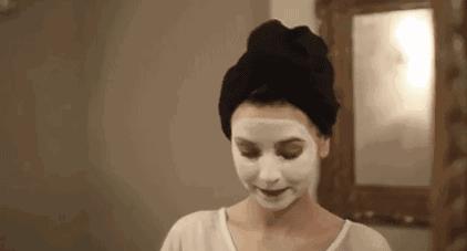 再晚也要敷面膜赶走一天的疲劳,又困又累