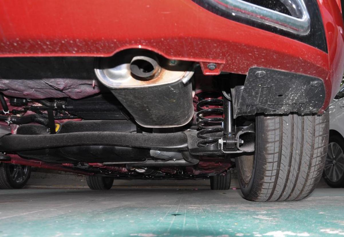 长安逸动xt到底值得买吗,国产两厢车哪款好看长安逸动xt